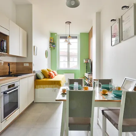 A Vaise Apartment *